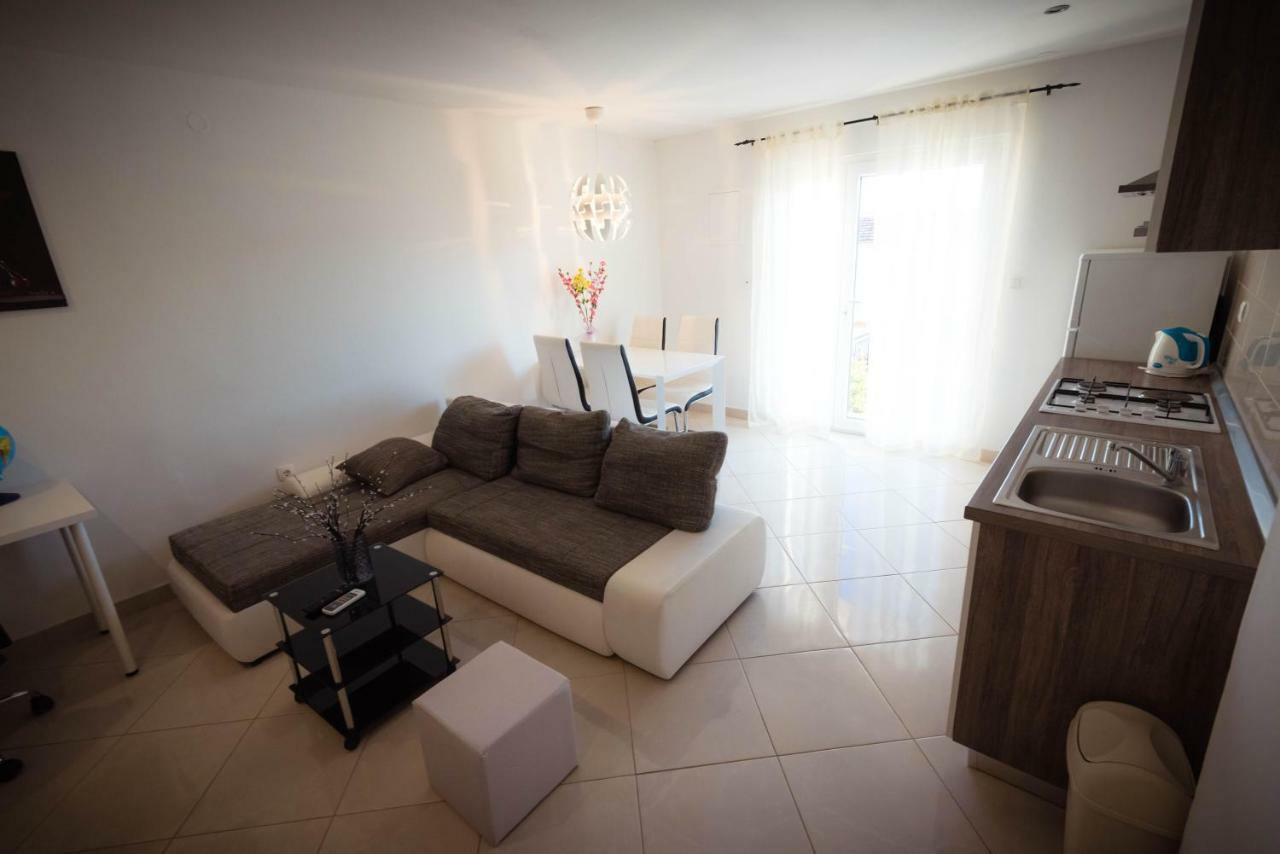 שיבניק Apartments Nakic מראה חיצוני תמונה
