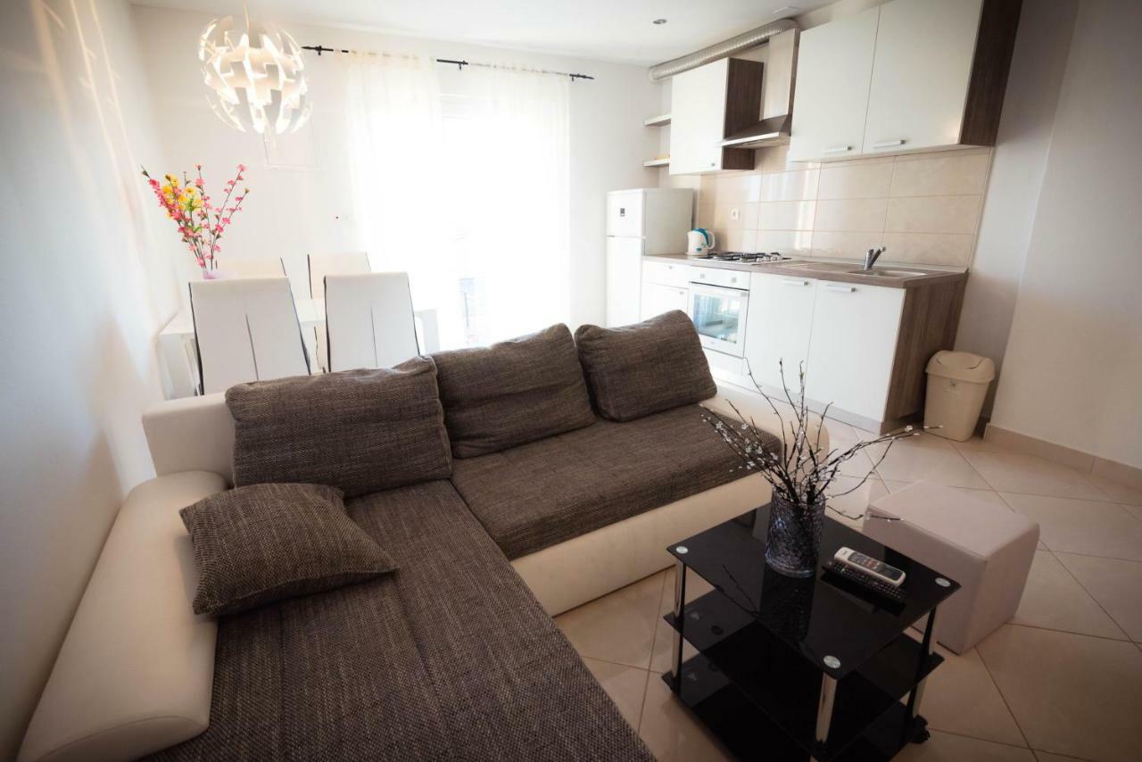 שיבניק Apartments Nakic מראה חיצוני תמונה