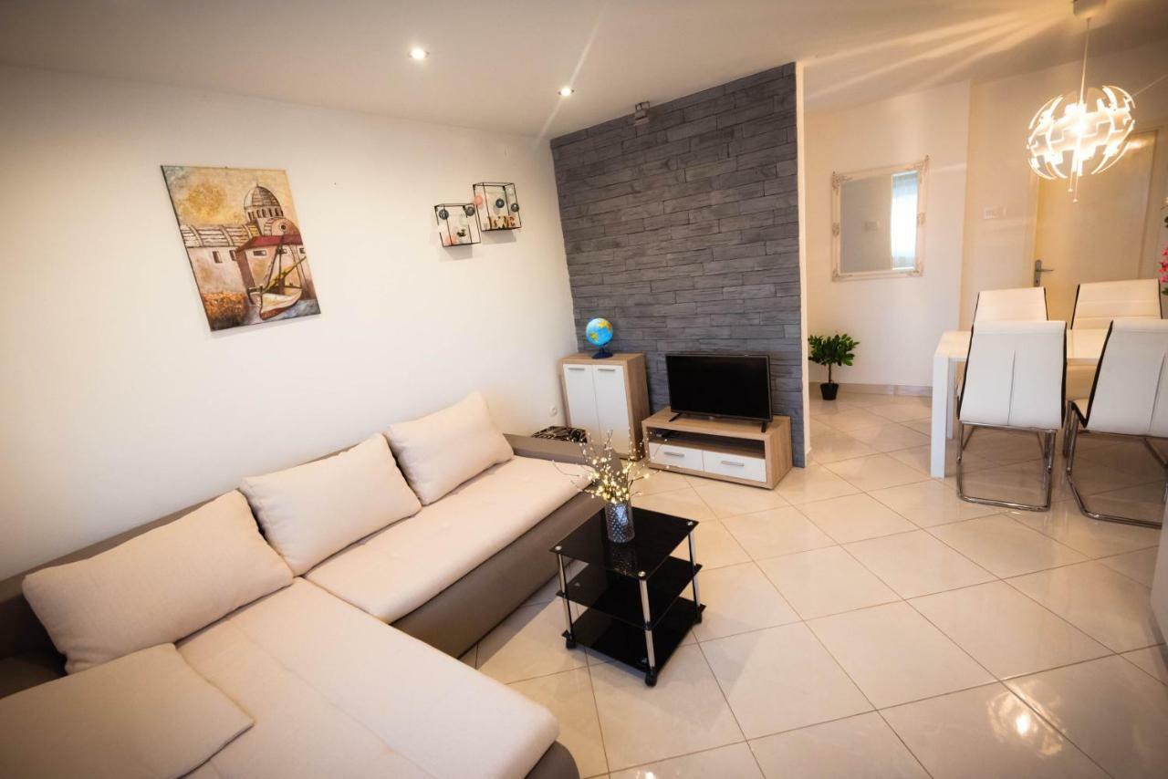 שיבניק Apartments Nakic מראה חיצוני תמונה