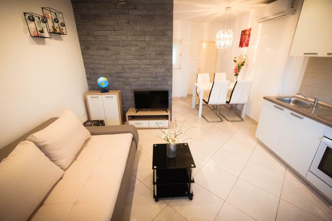 שיבניק Apartments Nakic מראה חיצוני תמונה