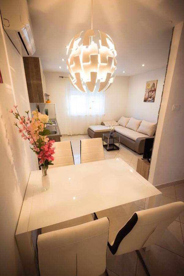 שיבניק Apartments Nakic מראה חיצוני תמונה