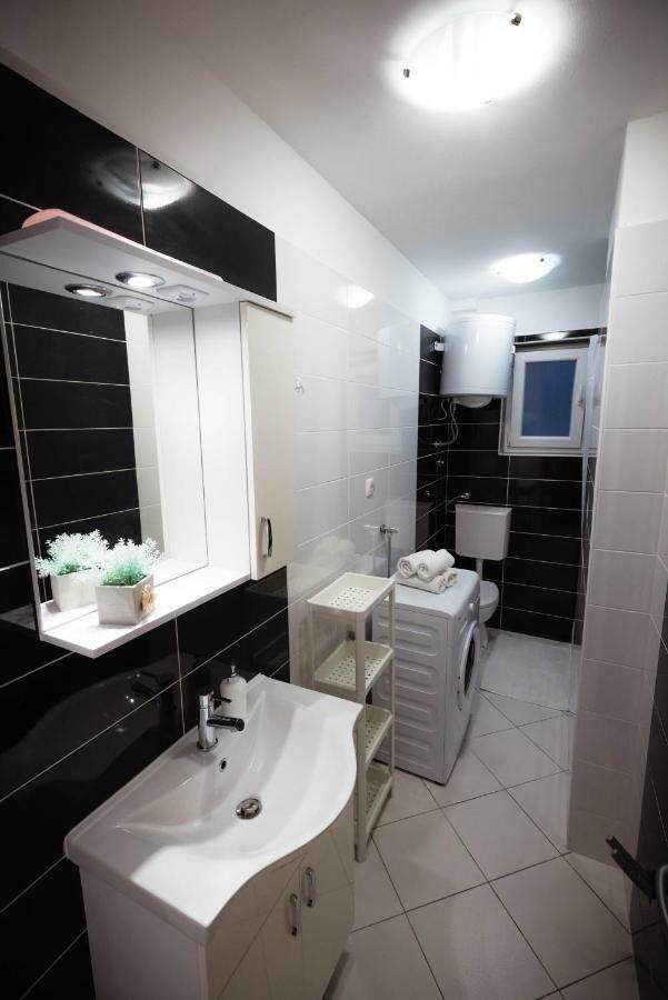 שיבניק Apartments Nakic מראה חיצוני תמונה