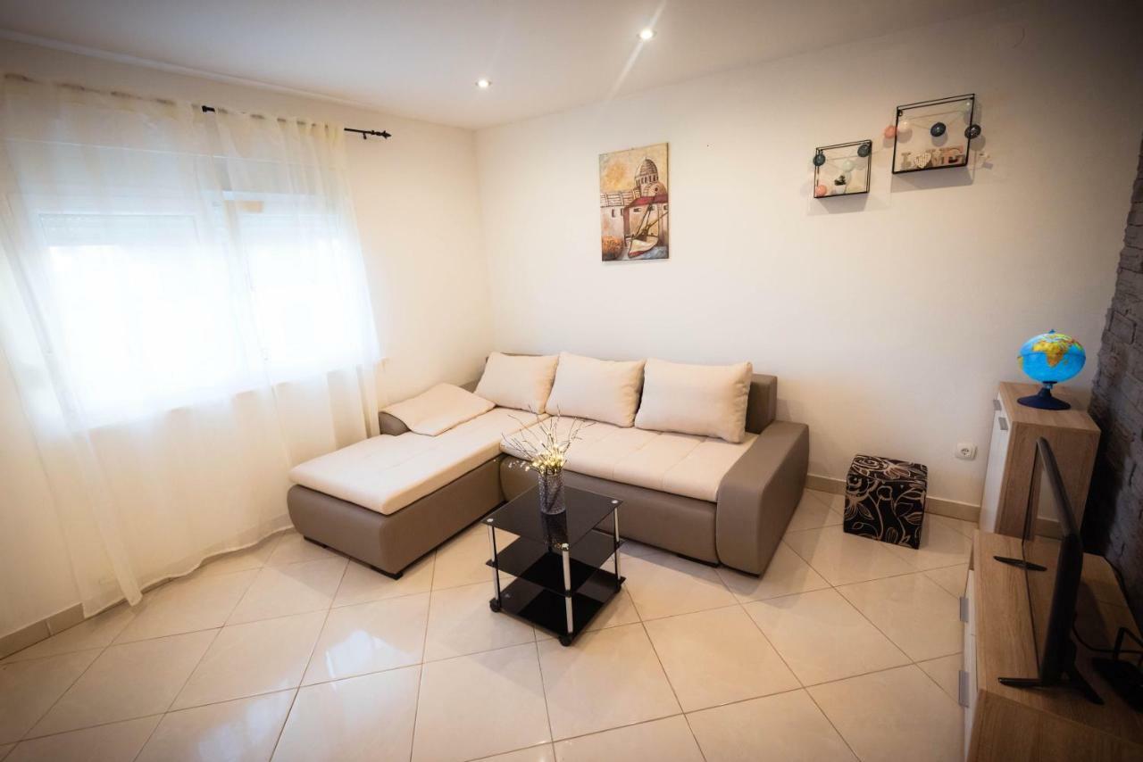 שיבניק Apartments Nakic מראה חיצוני תמונה